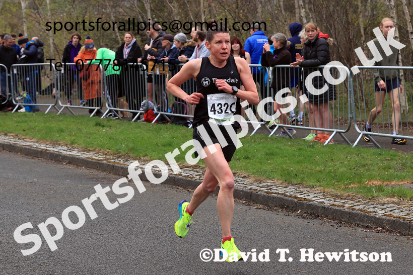 Senior Womens relay, 2026 Elswick Harriers Good Friday Road Relays and Young Athletes, Newburn,  Newcastle upon Tyne. Photo: David T. Hewitson/Sports for All Pics